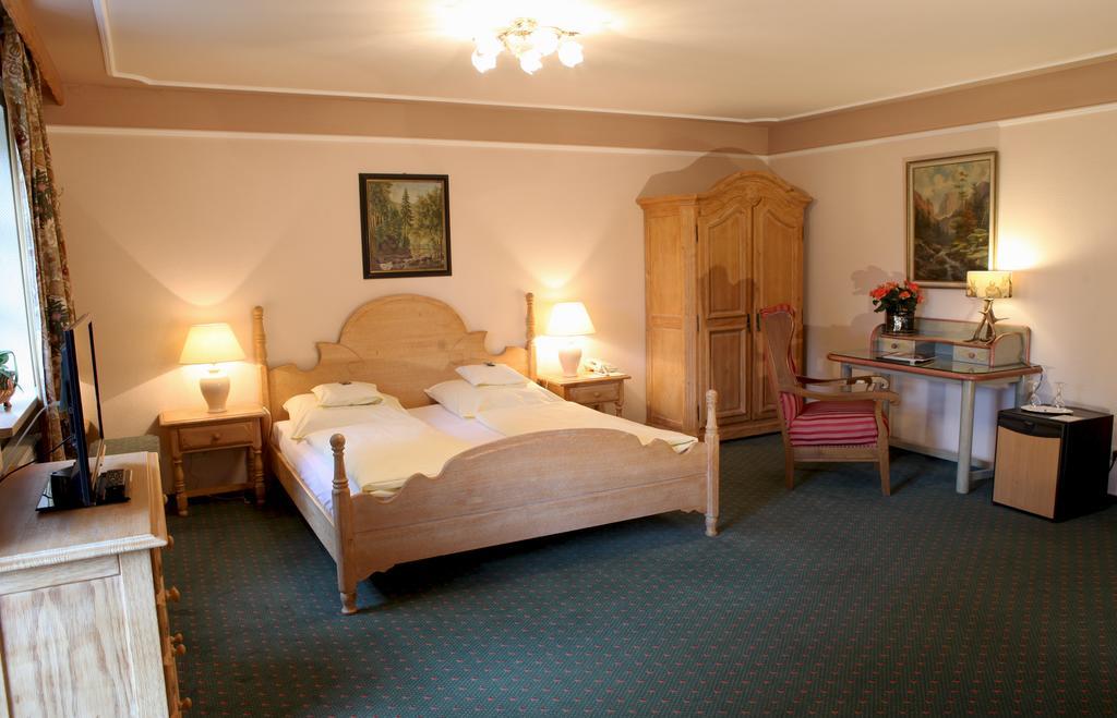 Hotel Edelweiss Garni Garmisch-Partenkirchen Room photo